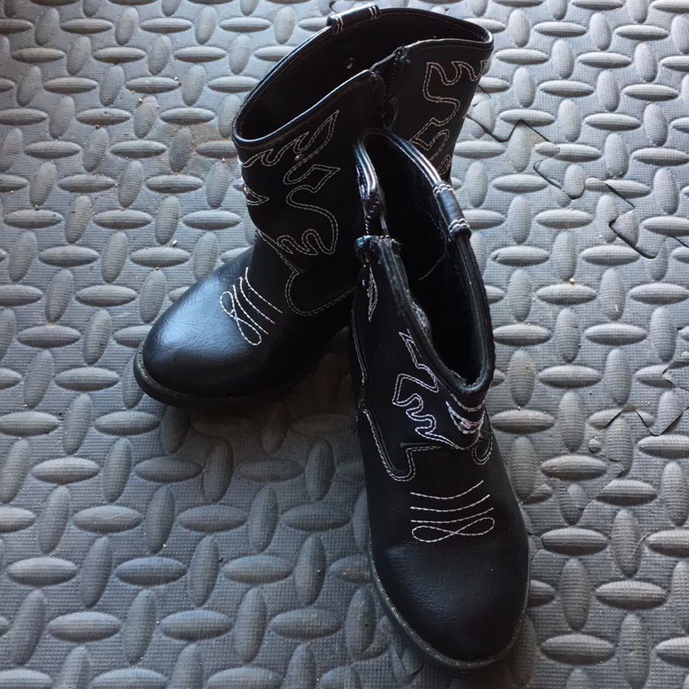 Black cowgirl boots
